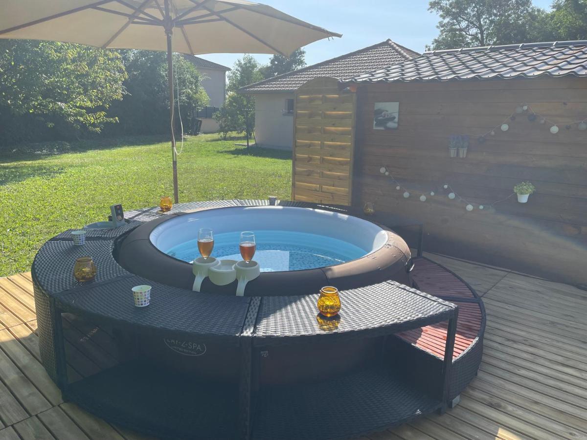Le Double C Bed and Breakfast Saint-Victor-de-Morestel Eksteriør billede