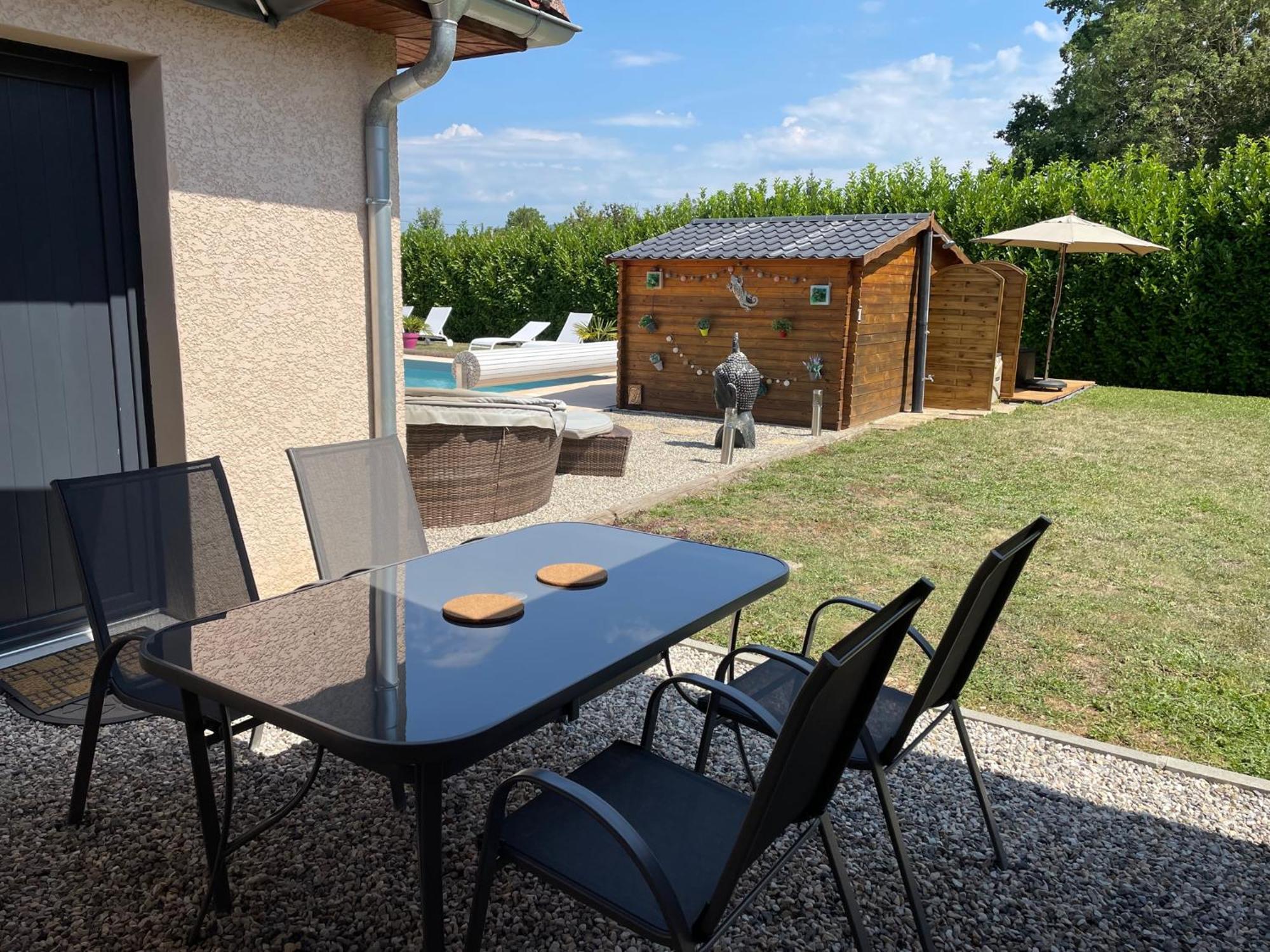 Le Double C Bed and Breakfast Saint-Victor-de-Morestel Eksteriør billede